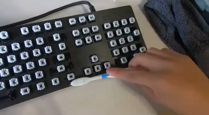 Clean Logitech G413 Keyboard